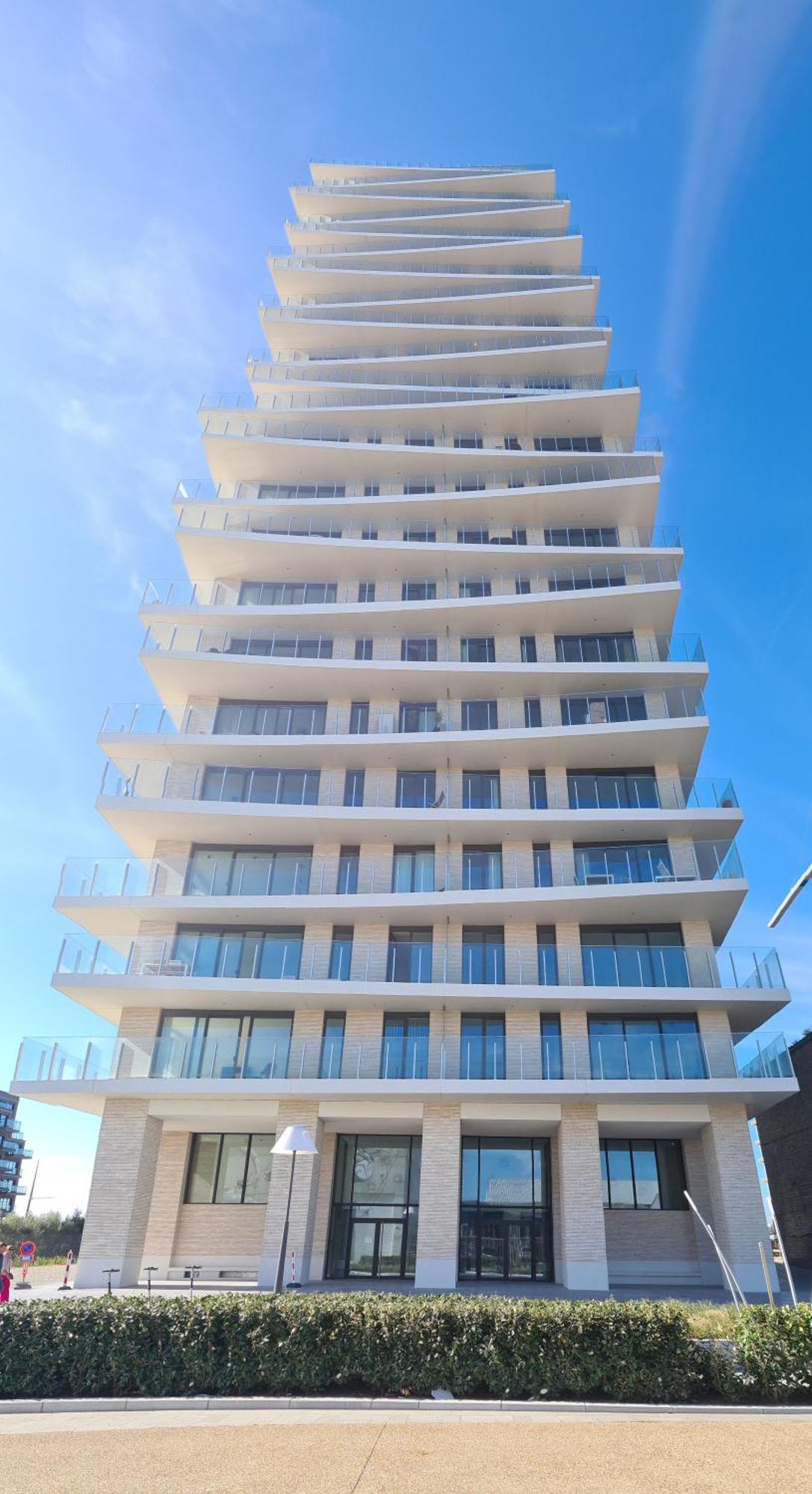 Central Park Tower Sea View Residence With Pool And Gym Остенде Экстерьер фото